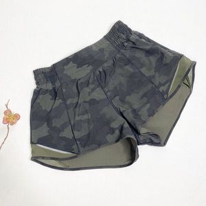 Lululemon Hotty hot 2.5” high rise camo green shorts